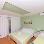 Vujcic * Makarska