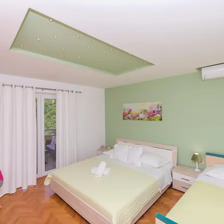 Vujcic * Makarska