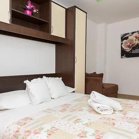 Vujcic Apartment Makarska