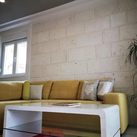 Vujcic Apartment Makarska