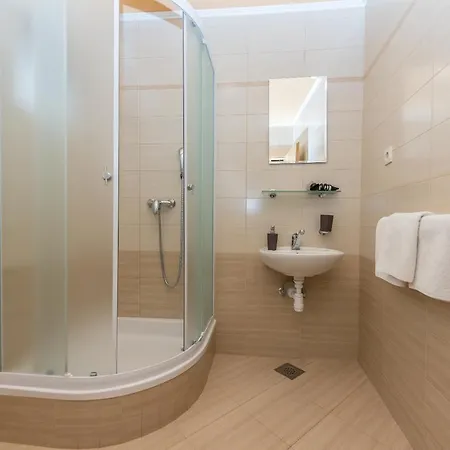 Vujcic * Макарська