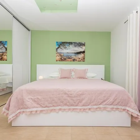 Апартаменти Vujcic