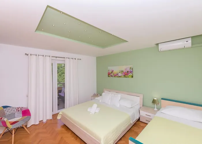 Vujcic * Макарська